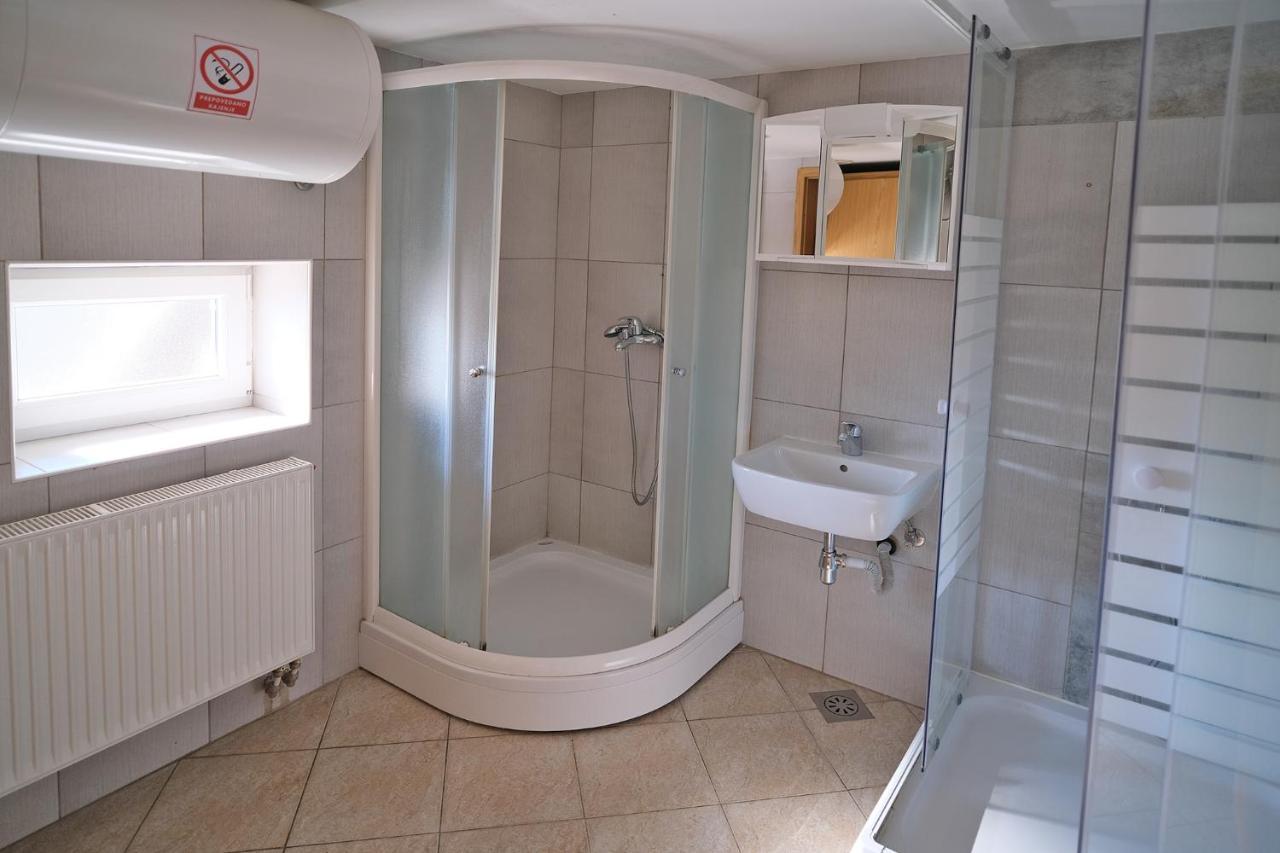 Sostanj Velenje Ravne Sobe Rooms Vrtacnik D O O Екстер'єр фото