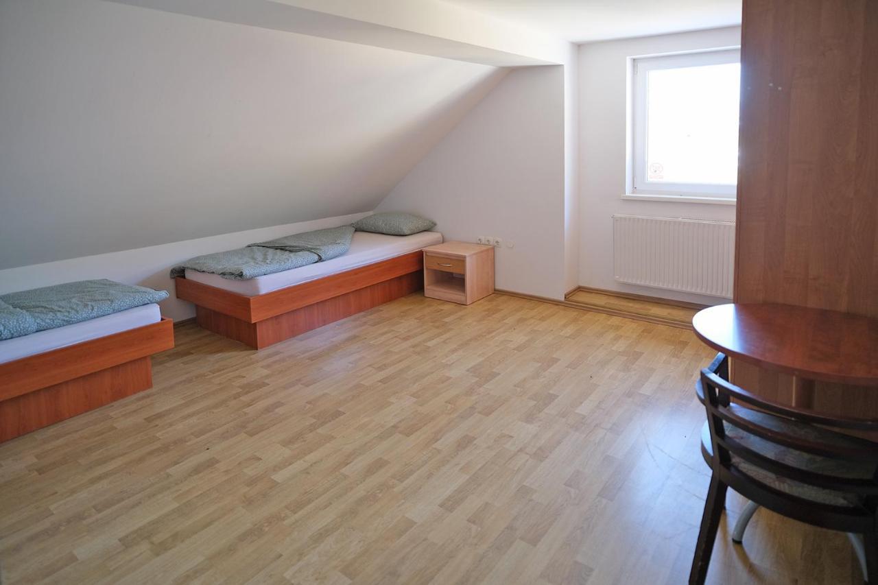 Sostanj Velenje Ravne Sobe Rooms Vrtacnik D O O Екстер'єр фото