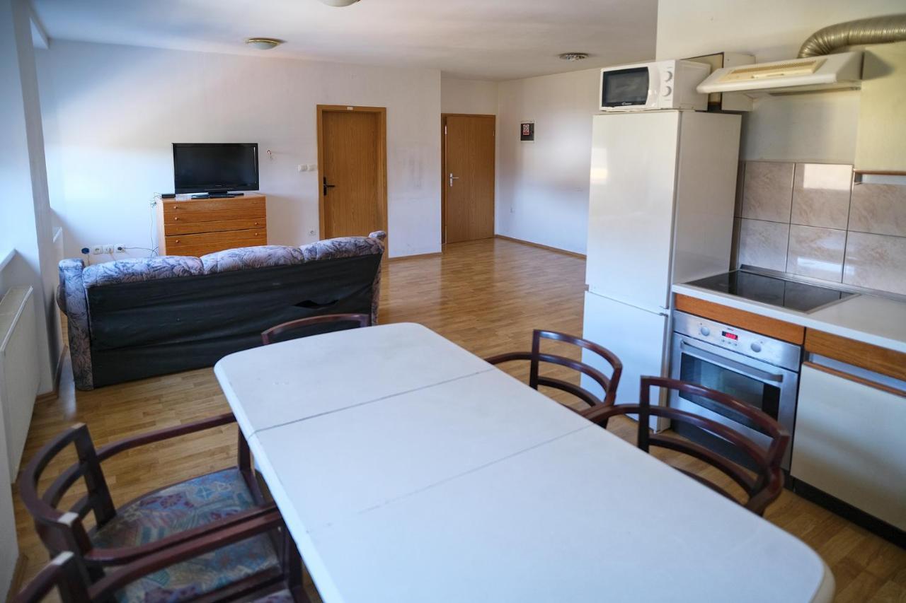 Sostanj Velenje Ravne Sobe Rooms Vrtacnik D O O Екстер'єр фото